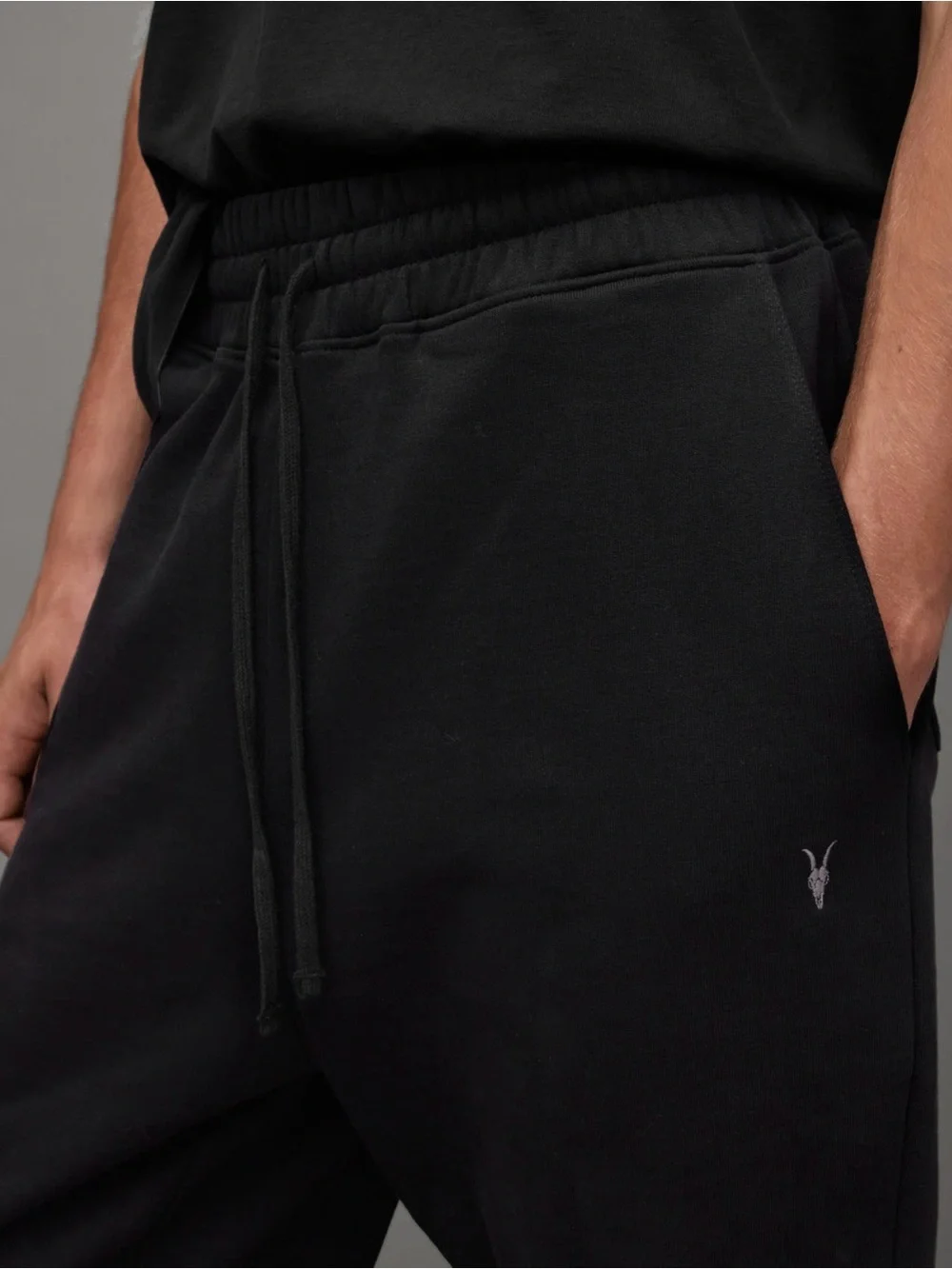 AllSaints Finley Cuffed Sweatpants Black Ramskull Joggers Men’s M